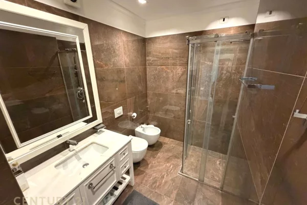 Shtepi me qera Apartament ne Tirane, 2+1, Mobilimi E mobiluar, Pagesa 3,000  Euro.