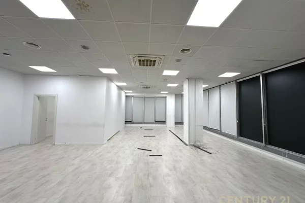 Ambient biznesi me qera 3+1 ne Tirane - 7,300 Euro