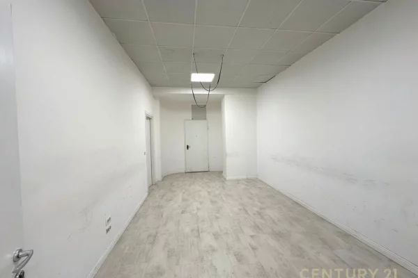 Ambient biznesi me qera 3+1 ne Tirane - 7,300 Euro