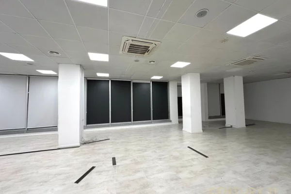 Ambient biznesi me qera 3+1 ne Tirane - 7,300 Euro