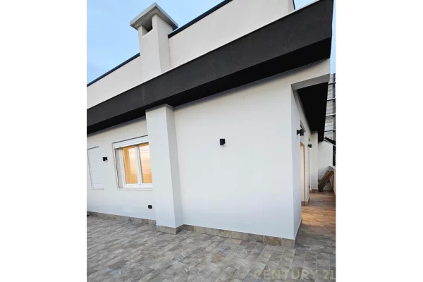 Shtepi ne shitje Penthose(kati i fundit panoramik) ne Tirane, 3+1, Mobilimi Pjeserisht e mobiluar, Pagesa 410,000  Euro.