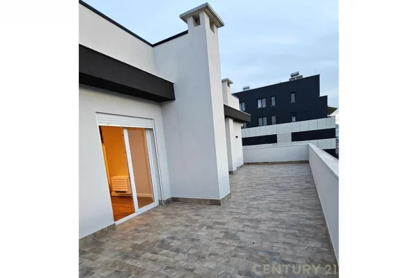 Shtepi ne shitje Penthose(kati i fundit panoramik) ne Tirane, 3+1, Mobilimi Pjeserisht e mobiluar, Pagesa 410,000  Euro.