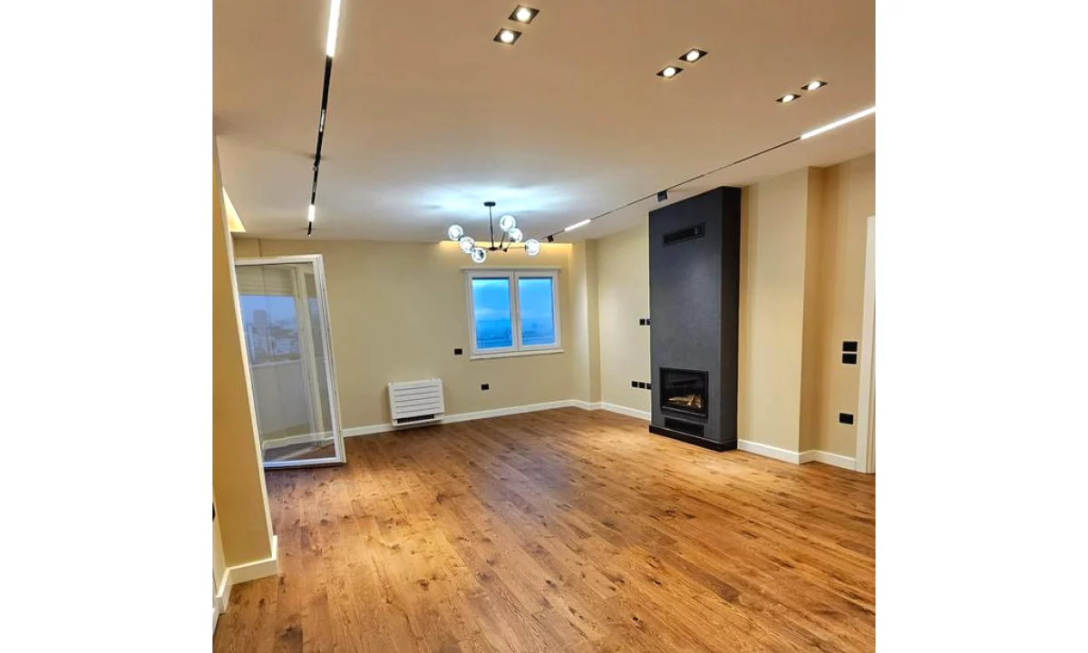 Shtepi ne shitje Penthose(kati i fundit panoramik) ne Tirane, 3+1, Mobilimi Pjeserisht e mobiluar, Pagesa 410,000  Euro.