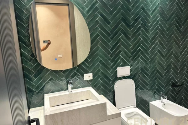 Shtepi ne shitje Apartament ne Tirane, 2+1, Mobilimi E mobiluar, Pagesa 525,000  Euro.