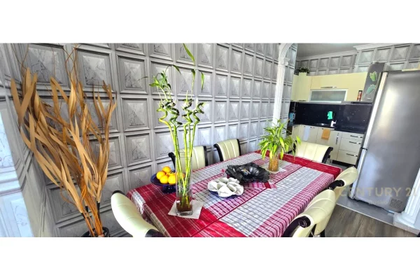 Shtepi ne shitje Apartament ne Tirane, 2+1, Mobilimi E mobiluar, Pagesa 265,550  Euro.