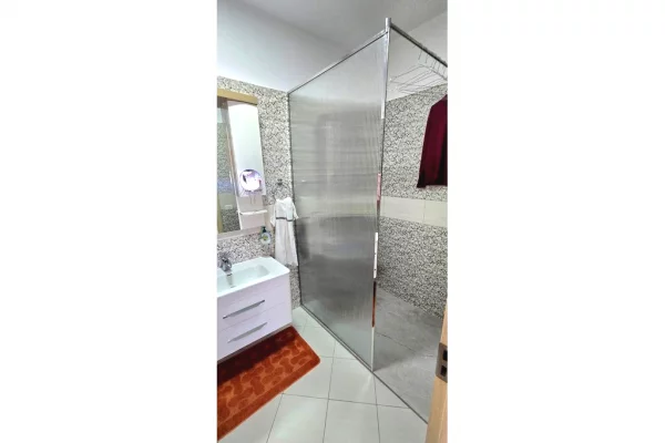 Shtepi ne shitje Apartament ne Tirane, 2+1, Mobilimi E mobiluar, Pagesa 265,550  Euro.