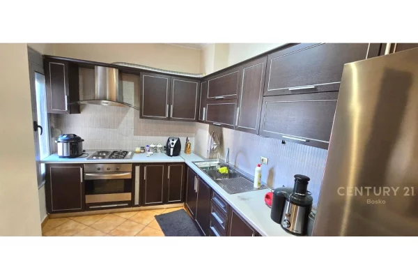 Shtepi ne shitje Apartament ne Tirane, 2+1, Mobilimi E mobiluar, Pagesa 221,000  Euro.