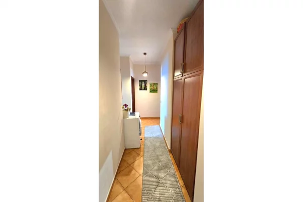 Shtepi ne shitje Apartament ne Tirane, 2+1, Mobilimi E mobiluar, Pagesa 221,000  Euro.
