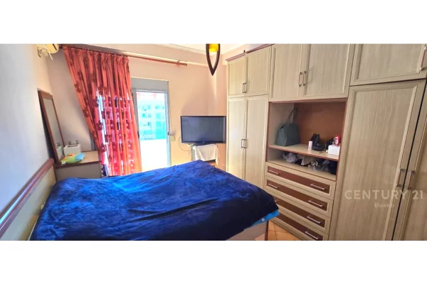 Shtepi ne shitje Apartament ne Tirane, 2+1, Mobilimi E mobiluar, Pagesa 221,000  Euro.