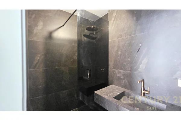 Shtepi ne shitje Apartament ne Tirane, 3+1, Mobilimi E mobiluar, Pagesa 590,000  Euro.