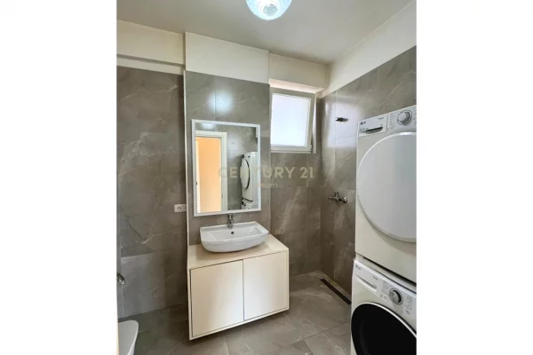 Shtepi ne shitje Apartament ne Tirane, 2+1, Mobilimi E mobiluar, Pagesa 278,000  Euro.