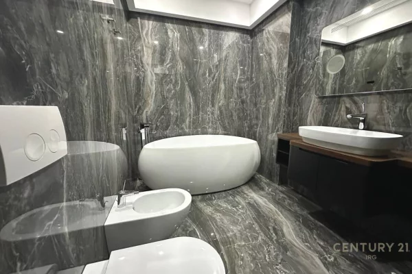 Shtepi ne shitje Apartament ne Tirane, 2+1, Mobilimi E mobiluar, Pagesa 550,000  Euro.