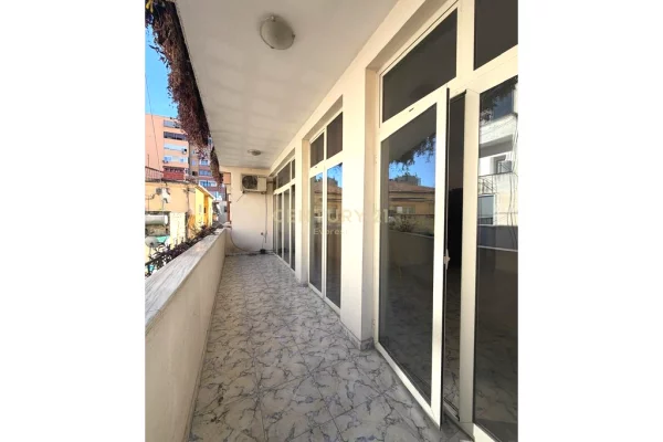 ISH BLLOKU, ZYRE PER QIRA (4+2 TUALETE + 2 BALLKONE)