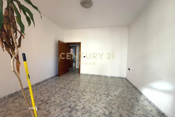 ISH BLLOKU, ZYRE PER QIRA (4+2 TUALETE + 2 BALLKONE)