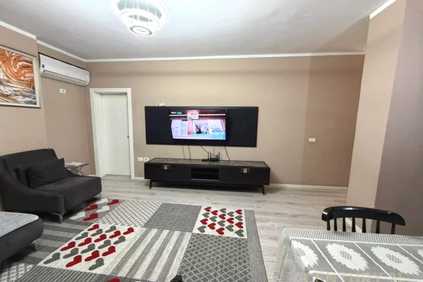 Shtepi me qera Apartament ne Tirane, 2+1, Mobilimi E mobiluar, Pagesa 500  Euro.