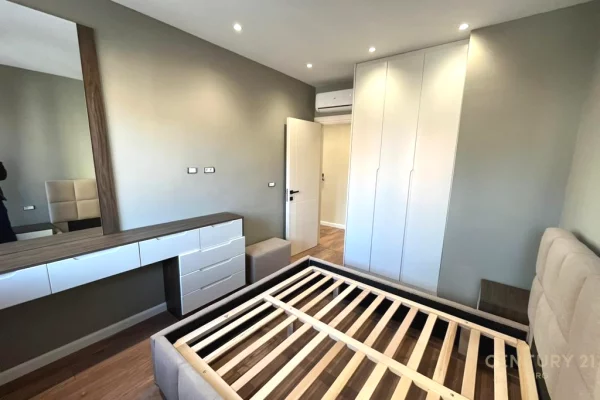 Shtepi ne shitje Apartament ne Tirane, 1+1, Mobilimi E mobiluar, Pagesa 163,000  Euro.