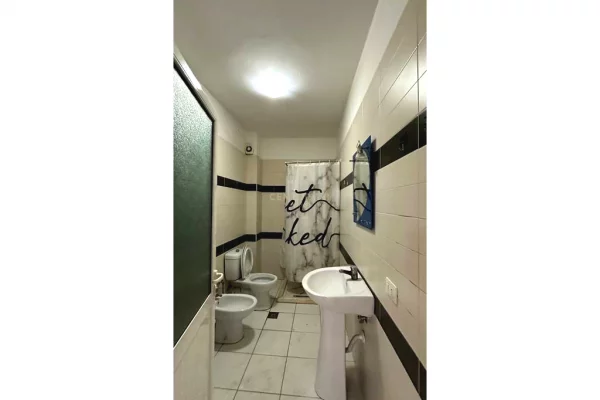 Shtepi ne shitje Apartament ne Tirane, 1+1, Mobilimi E mobiluar, Pagesa 160,000  Euro.