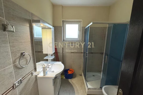 Shtepi me qera Apartament ne Tirane, 2+1, Mobilimi E mobiluar, Pagesa 520  Euro.