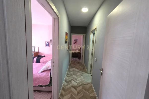 Shtepi ne shitje Apartament ne Tirane, 2+1, Mobilimi E mobiluar, Pagesa 189,000  Euro.