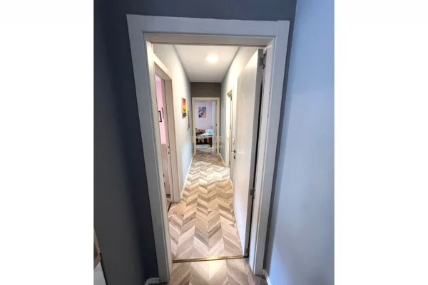 Shtepi ne shitje Apartament ne Tirane, 2+1, Mobilimi E mobiluar, Pagesa 189,000  Euro.