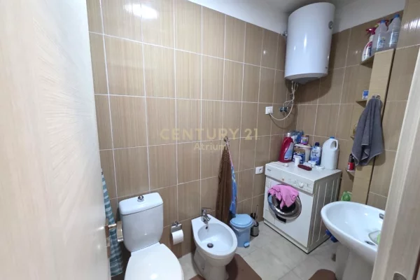 Shtepi ne shitje Apartament ne Tirane, 2+1, Mobilimi E mobiluar, Pagesa 189,000  Euro.