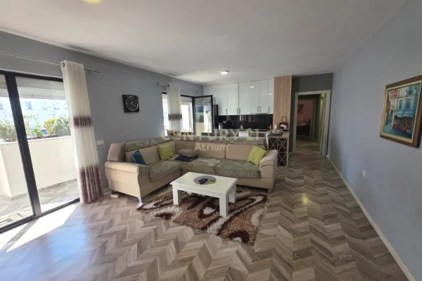 Shtepi ne shitje Apartament ne Tirane, 2+1, Mobilimi E mobiluar, Pagesa 189,000  Euro.