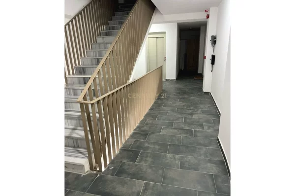 Shtepi ne shitje Apartament ne Tirane, 2+1, Mobilimi E mobiluar, Pagesa 189,000  Euro.