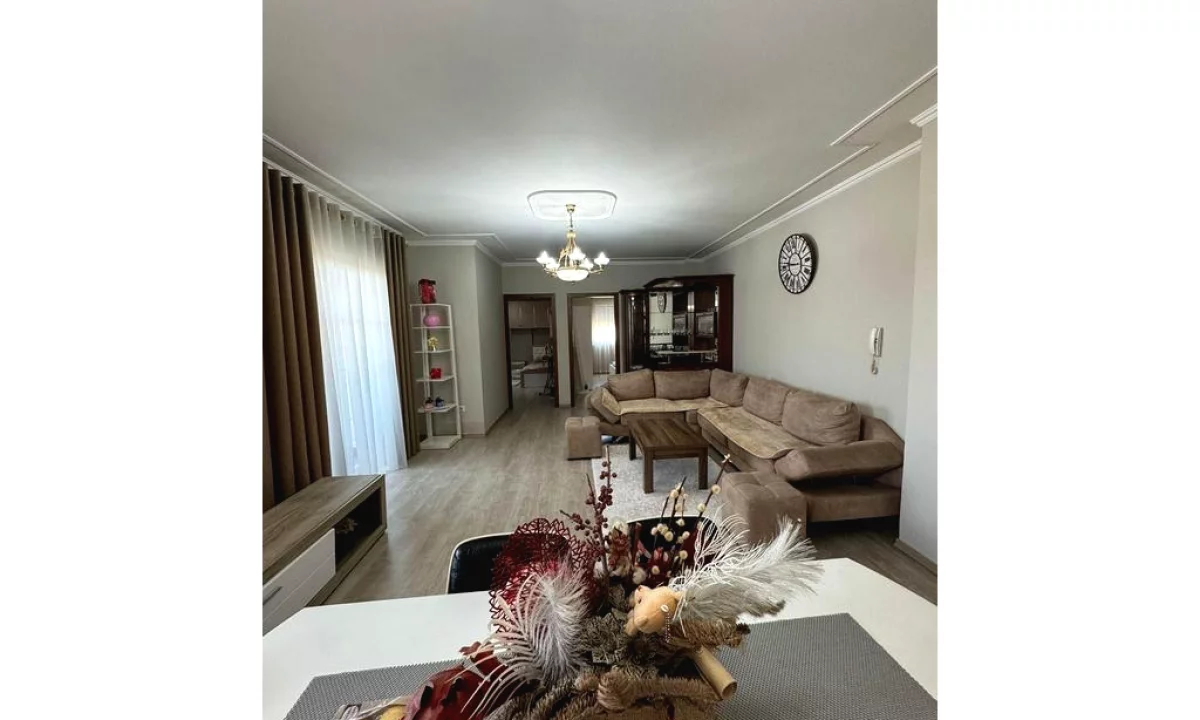 Shtepi ne shitje Apartament ne Tirane, 2+1, Mobilimi E mobiluar, Pagesa 180,000  Euro.