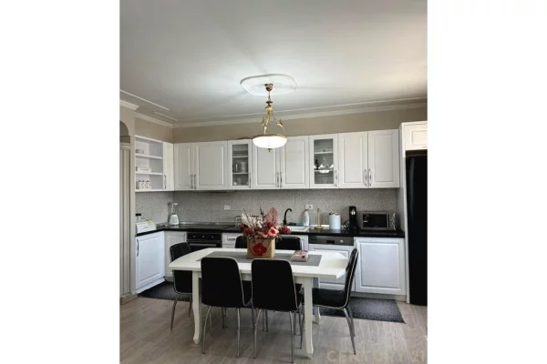 Shtepi ne shitje Apartament ne Tirane, 2+1, Mobilimi E mobiluar, Pagesa 180,000  Euro.