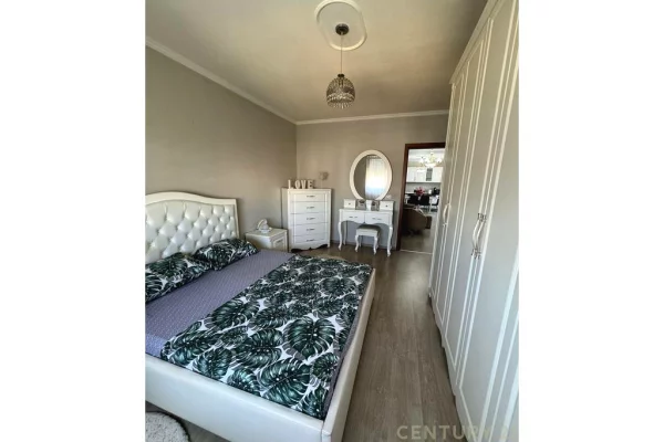 Shtepi ne shitje Apartament ne Tirane, 2+1, Mobilimi E mobiluar, Pagesa 180,000  Euro.