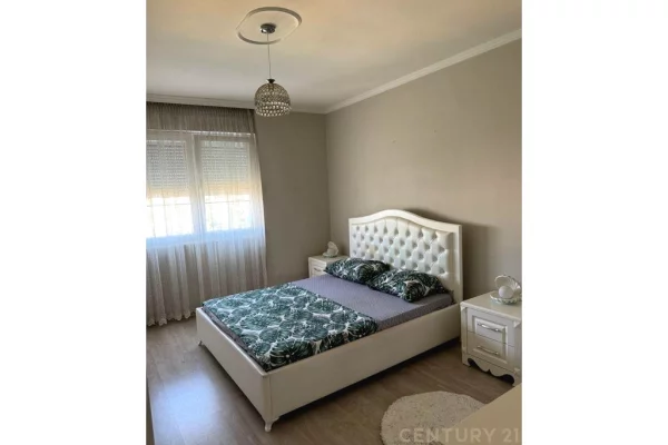 Shtepi ne shitje Apartament ne Tirane, 2+1, Mobilimi E mobiluar, Pagesa 180,000  Euro.