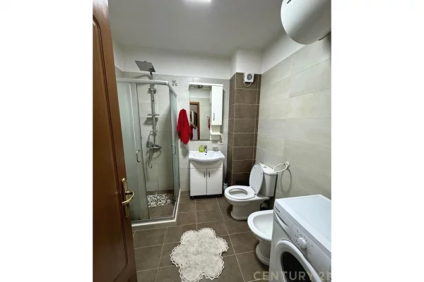 Shtepi ne shitje Apartament ne Tirane, 2+1, Mobilimi E mobiluar, Pagesa 180,000  Euro.
