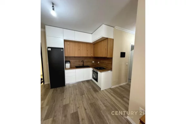 Shtepi me qera Apartament ne Tirane, 2+1, Mobilimi Pjeserisht e mobiluar, Pagesa 50,000  Leke.