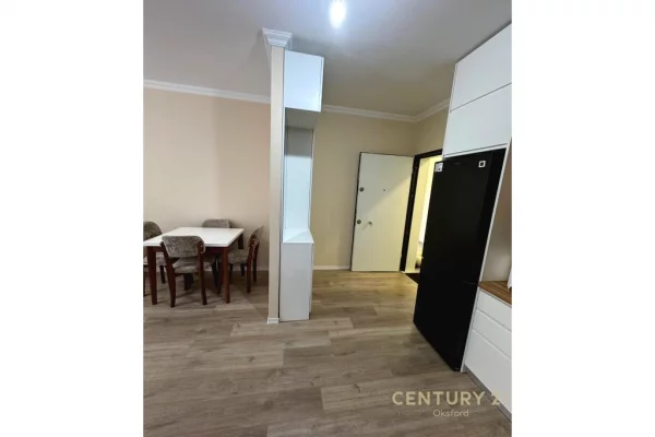 Shtepi me qera Apartament ne Tirane, 2+1, Mobilimi Pjeserisht e mobiluar, Pagesa 50,000  Leke.