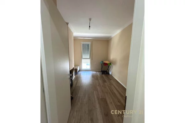 Shtepi me qera Apartament ne Tirane, 2+1, Mobilimi Pjeserisht e mobiluar, Pagesa 50,000  Leke.