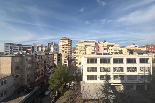 Shtepi me qera Apartament ne Tirane, 2+1, Mobilimi E mobiluar, Pagesa 500  Euro.