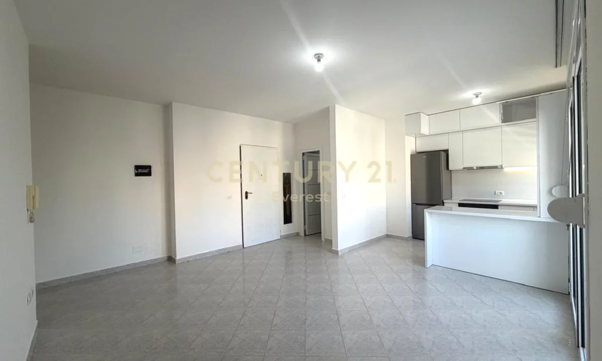 Shtepi me qera Apartament ne Tirane, 2+1, Mobilimi E mobiluar, Pagesa 500  Euro.