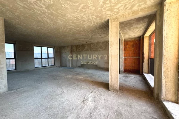 Shtepi ne shitje Apartament ne Tirane, 2+1, Mobilimi Bosh, pa mobiluar, Pagesa 167,000  Euro.