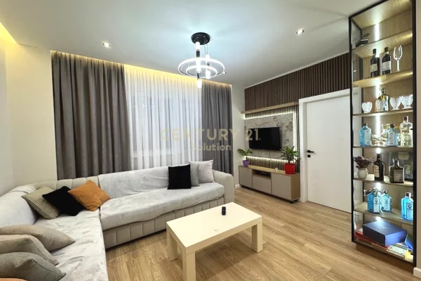 Shtepi ne shitje Apartament ne Tirane, 2+1, Mobilimi E mobiluar, Pagesa 180,000  Euro.