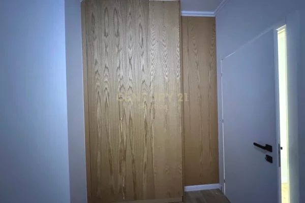 Shtepi ne shitje Apartament ne Tirane, 2+1, Mobilimi E mobiluar, Pagesa 180,000  Euro.