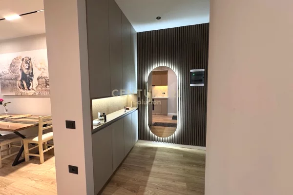 Shtepi ne shitje Apartament ne Tirane, 2+1, Mobilimi E mobiluar, Pagesa 180,000  Euro.