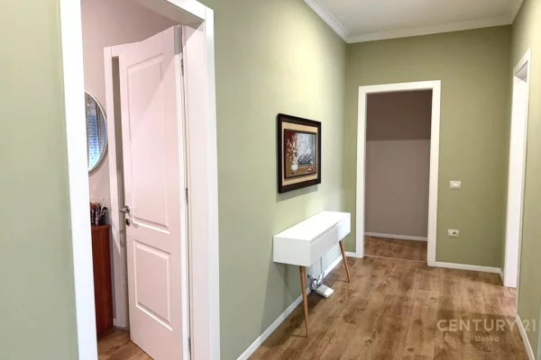 Shtepi me qera Vila Luksoze ne Tirane, 3+1, Mobilimi E mobiluar, Pagesa 2,300  Euro.