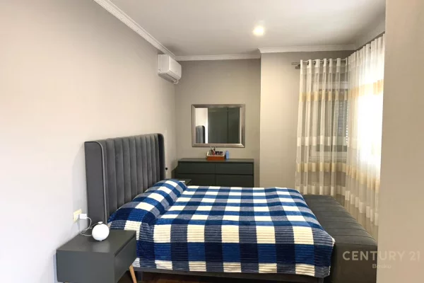 Shtepi me qera Vila Luksoze ne Tirane, 3+1, Mobilimi E mobiluar, Pagesa 2,300  Euro.