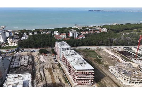 Ambient biznesi ne shitje 3+1 ne Durres - 48,000 Euro