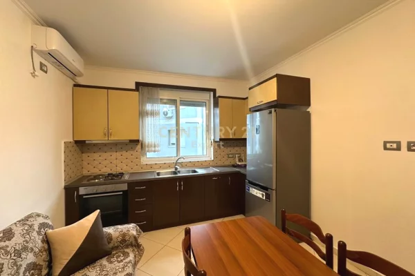 Shtepi me qera Apartament ne Tirane, 2+1, Mobilimi E mobiluar, Pagesa 600  Euro.