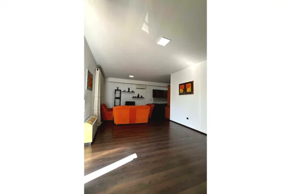 Godine 4-kateshe per shitje per banim ose biznes