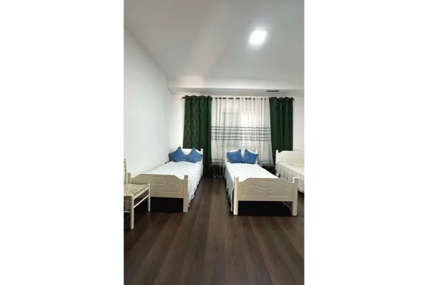 Godine 4-kateshe per shitje per banim ose biznes