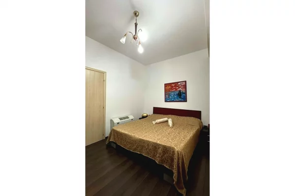 Godine 4-kateshe per shitje per banim ose biznes