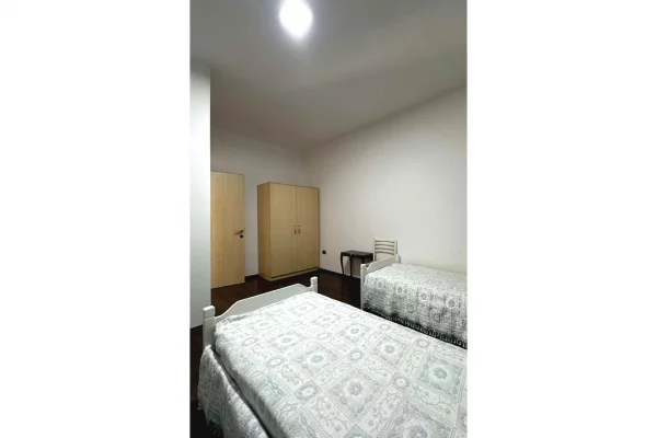 Godine 4-kateshe per shitje per banim ose biznes