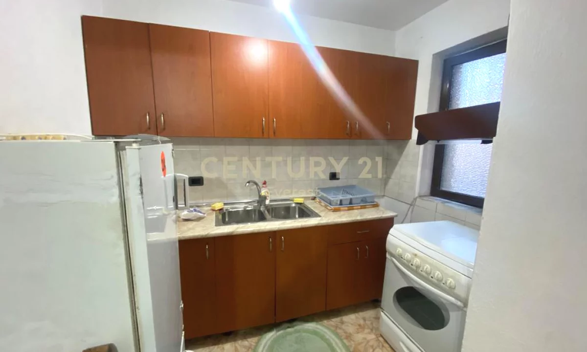 Shtepi ne shitje Apartament ne Tirane, 1+1, Mobilimi E mobiluar, Pagesa 100,000  Euro.